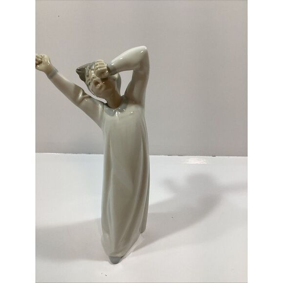 Lladro Porcelain Yawning Boy in Nightgown 8" Figurine SKU # 1524‎ - Picture 1 of 6